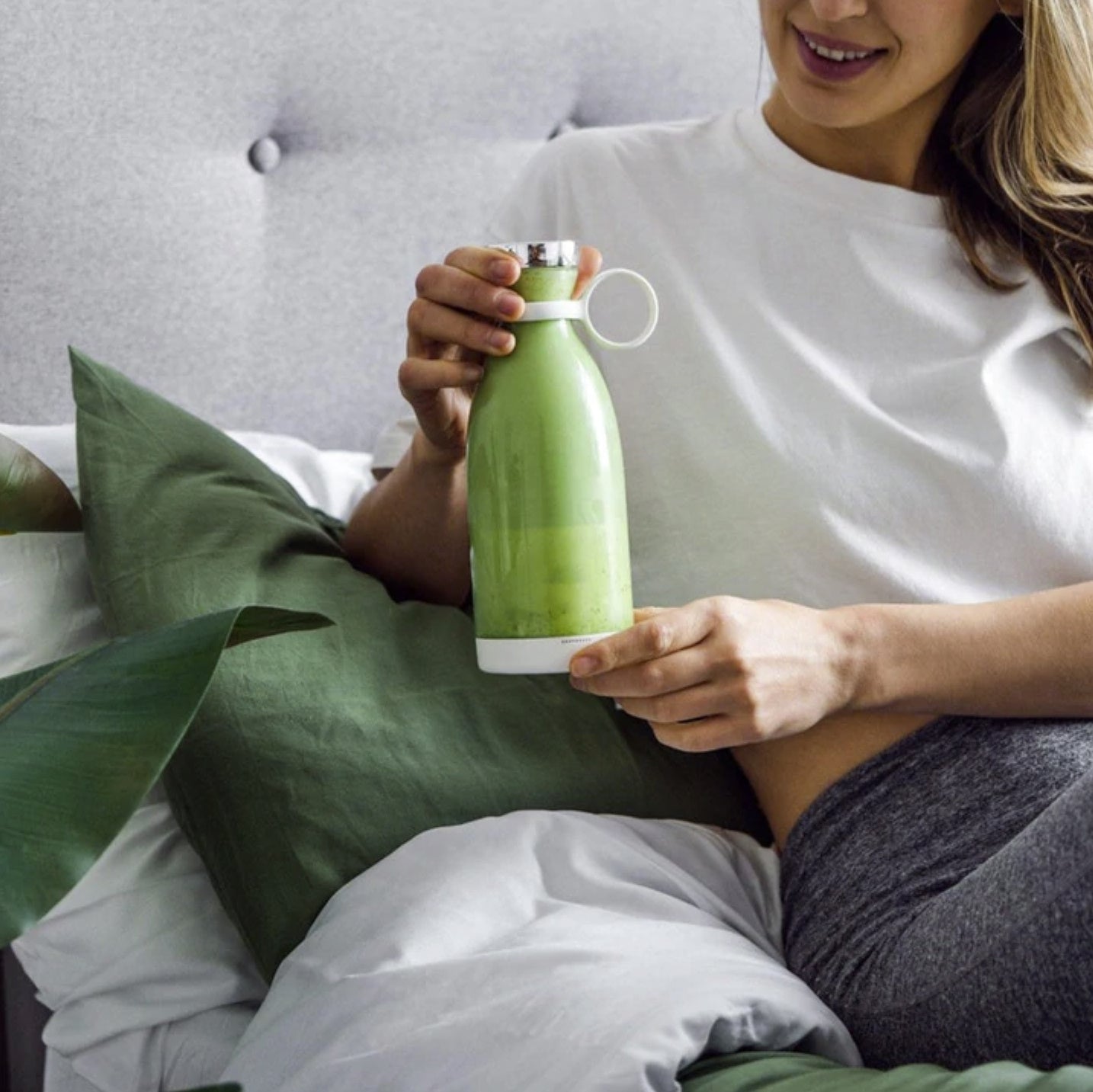 11.83oz Portable Electric Wireless Mini Fruit Blender Juicer - Perfect for On-the Go!